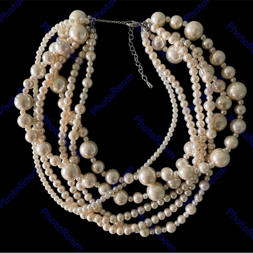 Beautiful “PEARL” NECKLACE